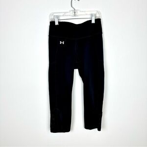 Under Armour Black Knee Length Capri Cropped Leggings Mesh Hem